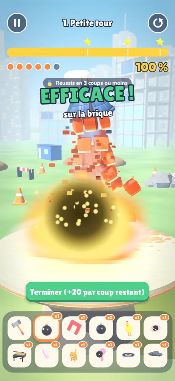 Le niveau 1, Petite tour : une bombe fait éclater la tour de briques, « EFFICACE ! sur la brique », 100 % détruit, et la barre des douze outils en bas